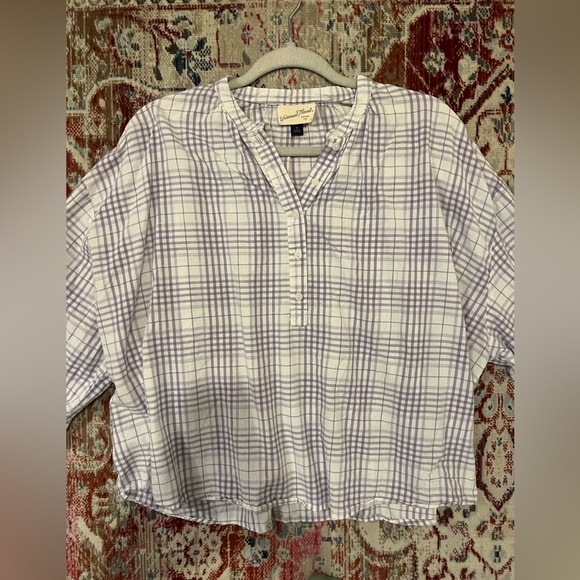 Universal Threads lilac plaid women’s half button up blouse size medium - Picture 4 of 5